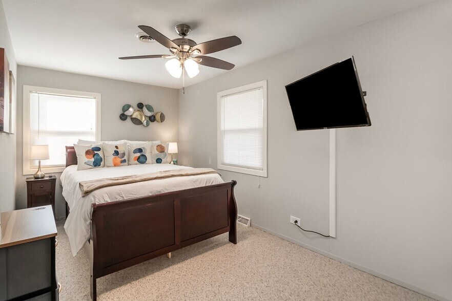 Building Photo - 15133 Huntington Ct