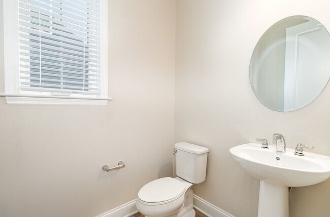 Building Photo - 1726 Bradley Dr