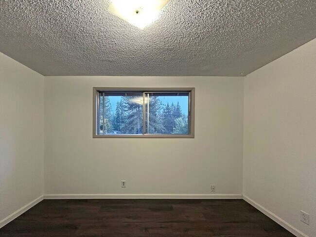 Building Photo - 505 Empress Ave