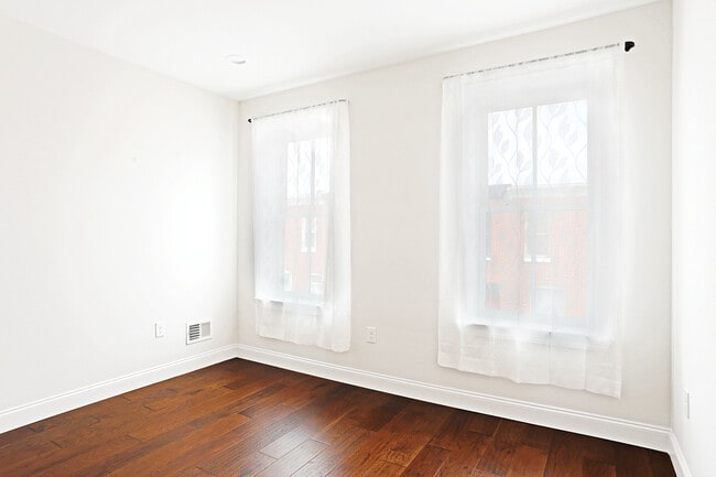 Master Room - 10 S Curley St