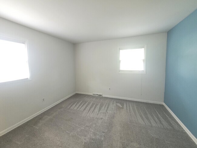 Building Photo - 5109 Primrose Ave SE