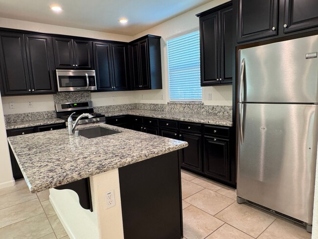 Building Photo - West Roseville home with solar - avail 5/15