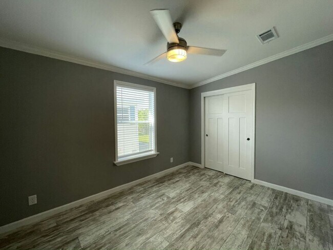 Building Photo - 5558 Whistling Tree Ln