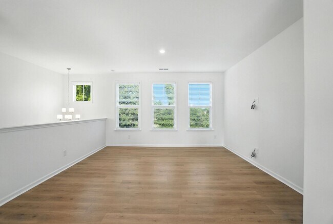 Building Photo - Brand-new three-story townhome in the Univ...