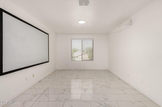 Building Photo - 24409 W Sheraton Ln