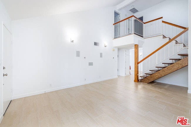 Building Photo - 29202 Heathercliff Rd