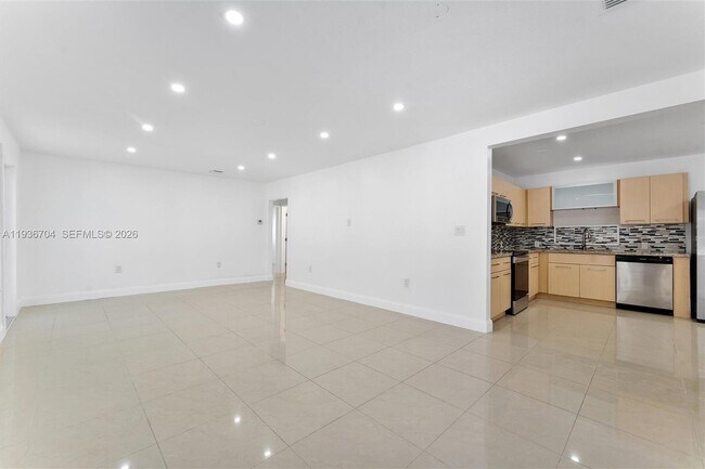 Building Photo - 300 SW 11th Ct