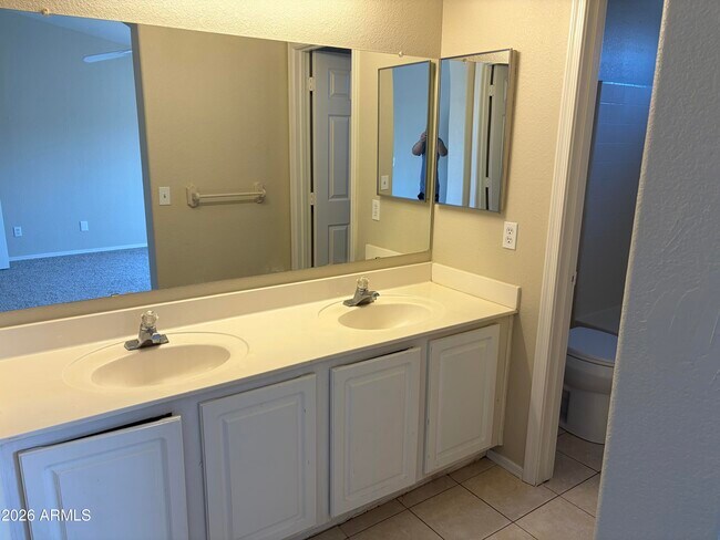 Building Photo - 1152 S Bridger Dr