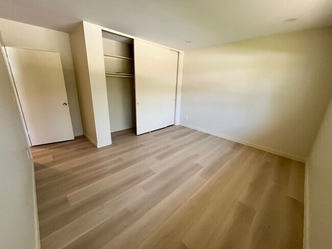 Building Photo - 16641 Park Ln Cir