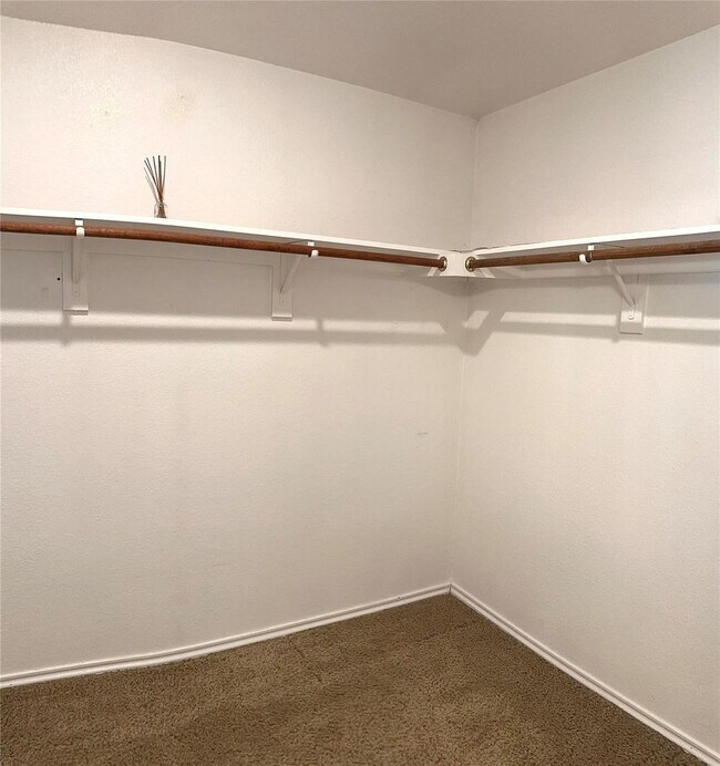 Building Photo - $500 off first months rent with Move in by...