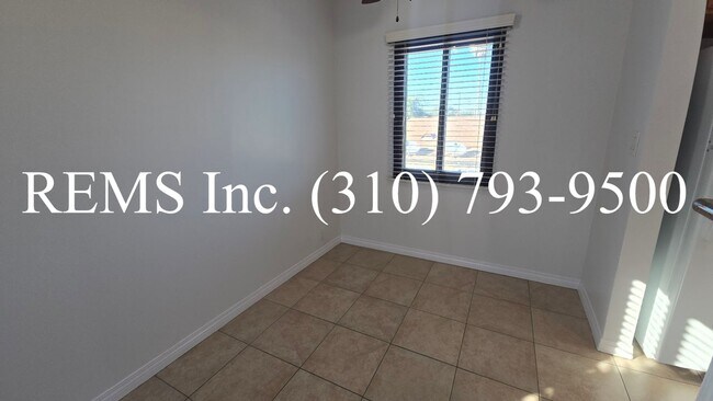 Building Photo - Refurbished Upstairs Apartment with Garage parking