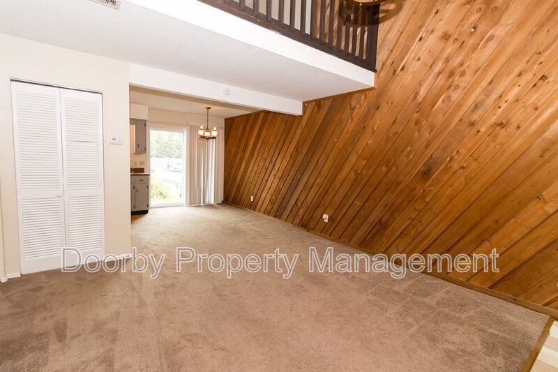 Building Photo - 18 S Germantown Rd