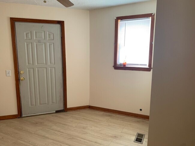 Building Photo - 226 Brightman St