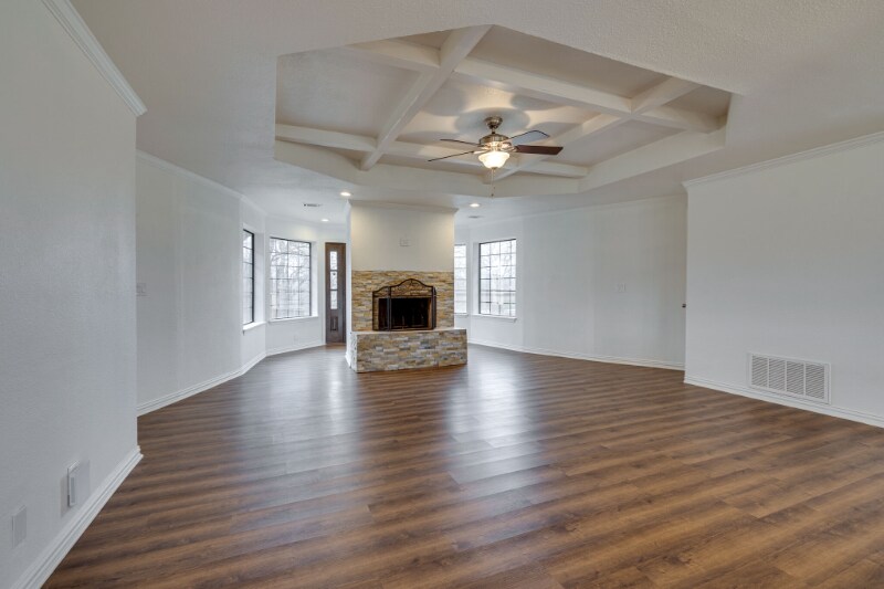 Building Photo - 3901 High Rd