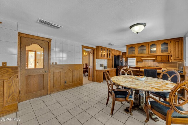 Building Photo - 2153 Trawood Dr