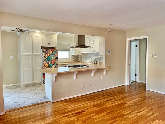 Building Photo - Gorgeous home in a hidden valley with extra room for office or guest bedroom