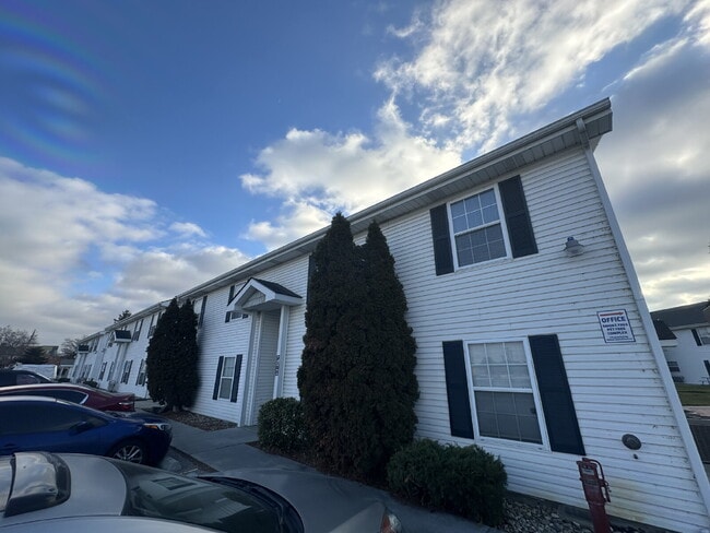 Building Photo - 108 Davis Ave