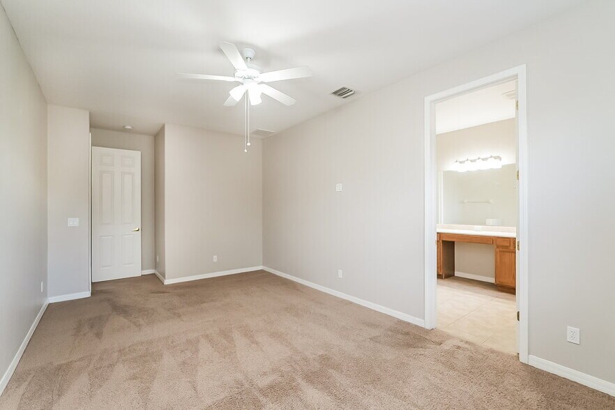 Building Photo - 20355 Chestnut Grove Dr