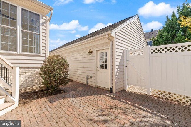 Building Photo - 42465 Regal Wood Dr