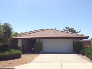 Building Photo - 3 BEDROOM HOME IN SPRING VALLEY LAKE!
