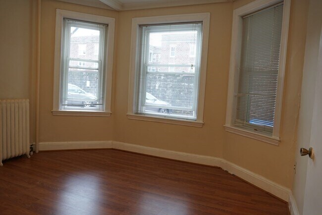 Building Photo - 55 Thatcher St
