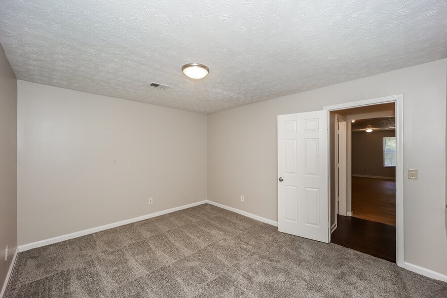 Building Photo - 6155 Forrest Ave