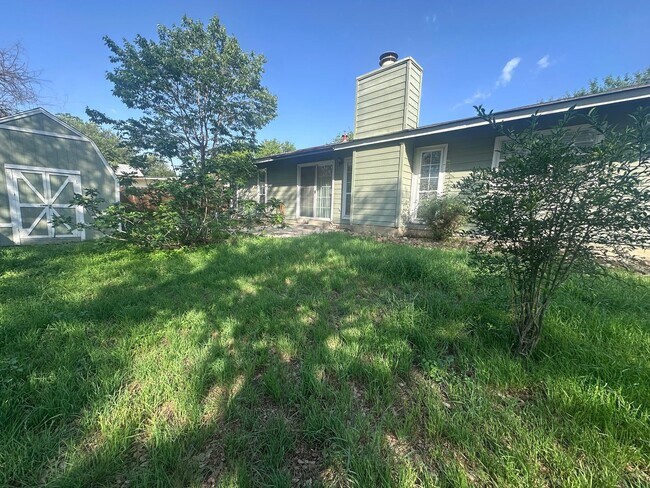 Building Photo - CUTE 3/2 NESTLED ON A CORNER LOT IN CONVER...