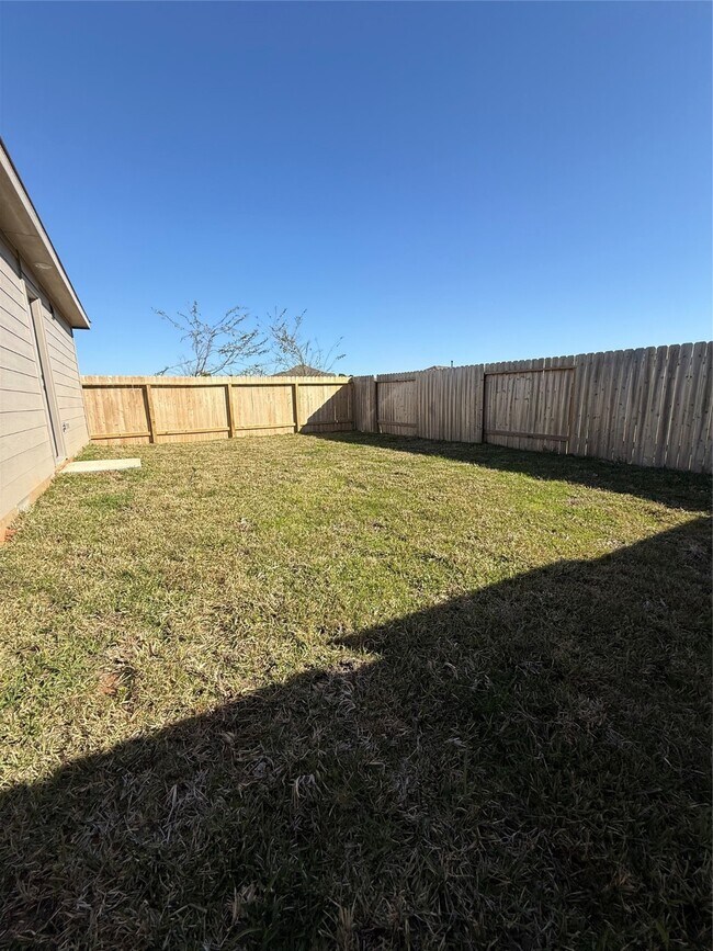 Building Photo - 14896 N Ascot Bnd Cir