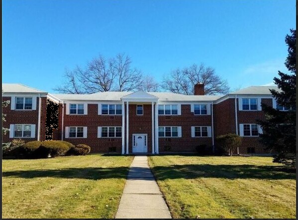 Primary Photo - 72 Folly Brook Blvd