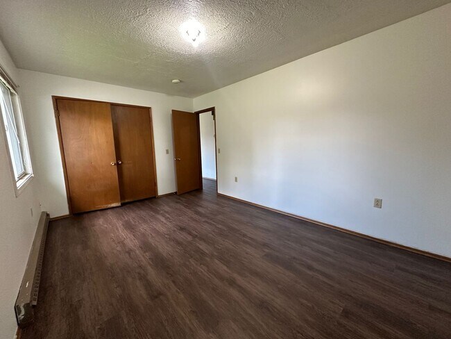 Building Photo - 806