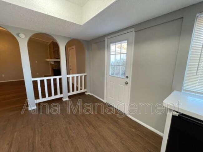 Building Photo - 3409 Castle Rock Ln