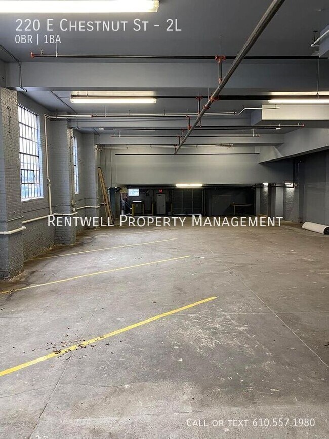 Building Photo - 220 E Chestnut St