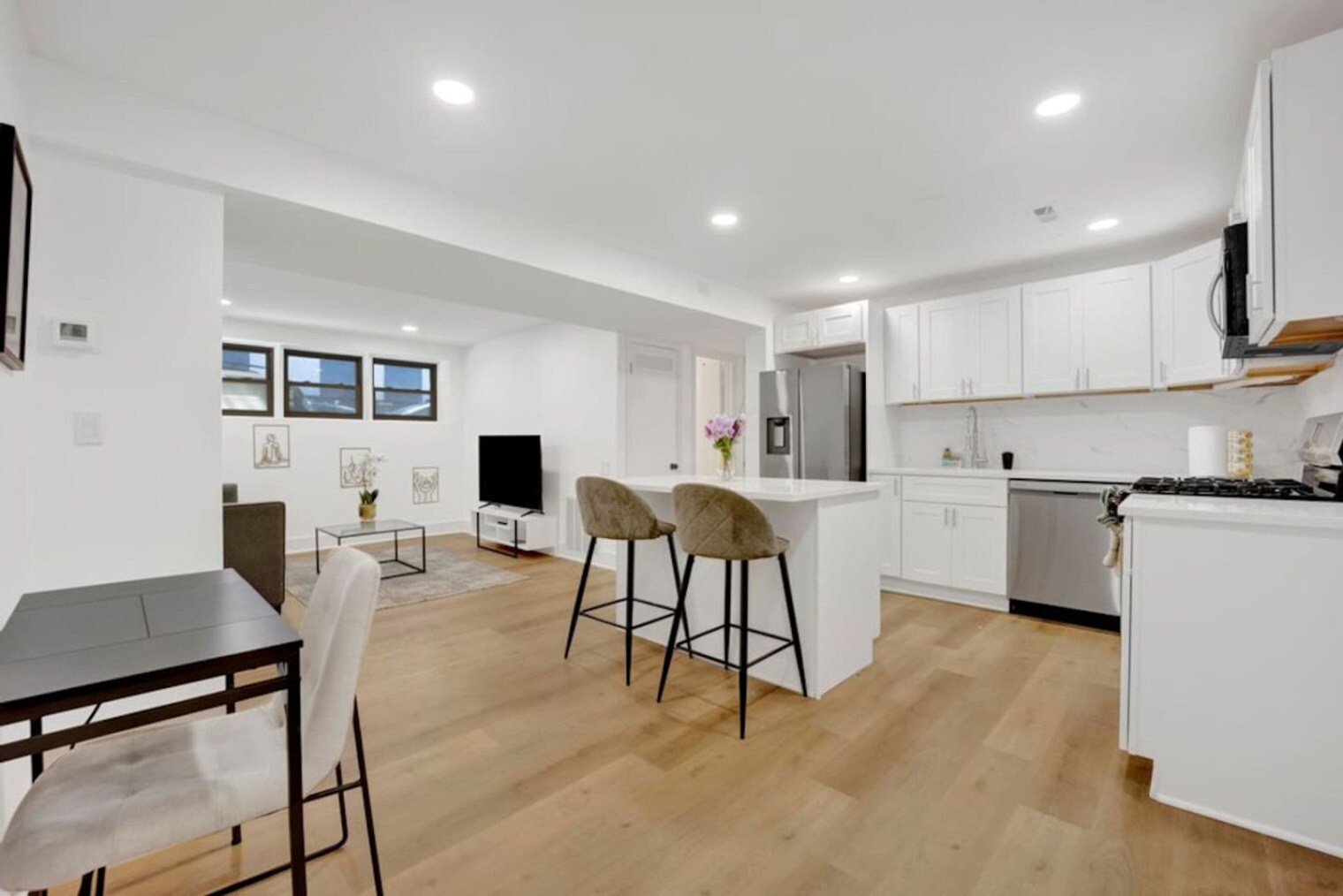 Building Photo - 503 W Wrightwood Ave