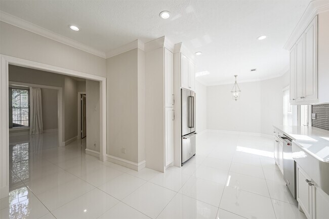 Building Photo - 207 Victoria Way