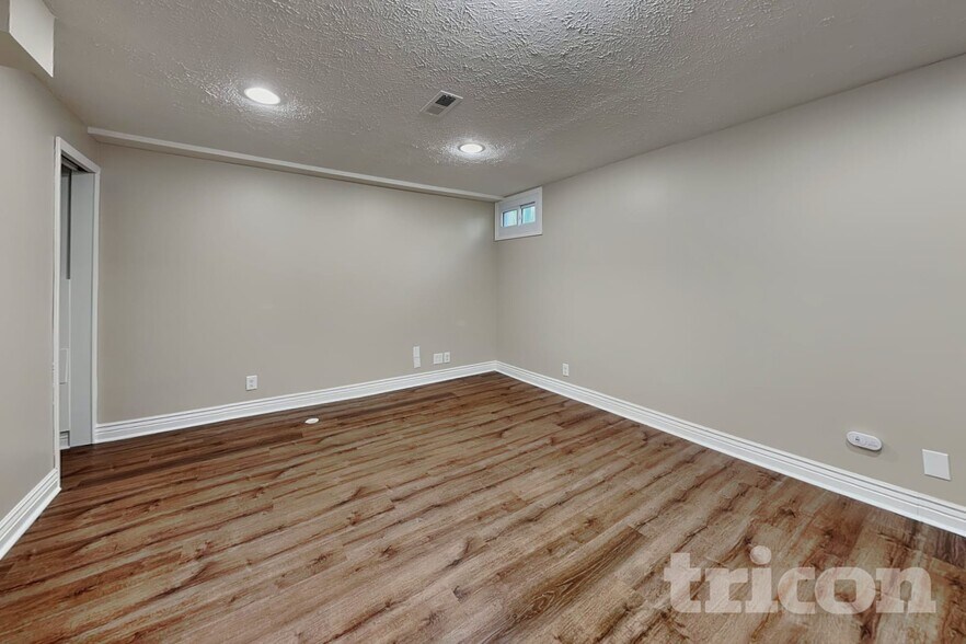 Building Photo - 16033 S Ocheltree St