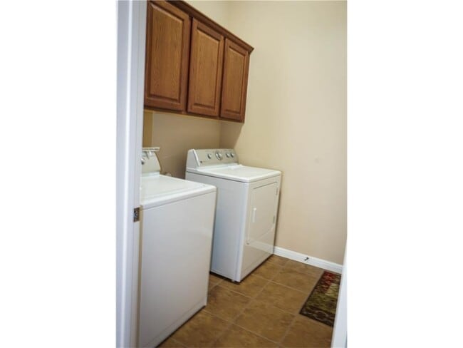 Building Photo - 609 Walsh Hill Trail