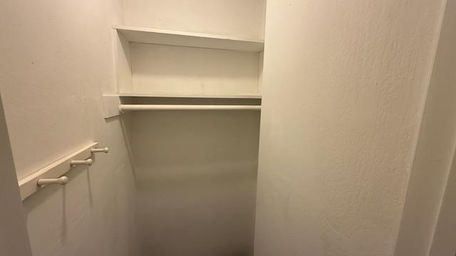 Building Photo - 461 W Shaw Ave