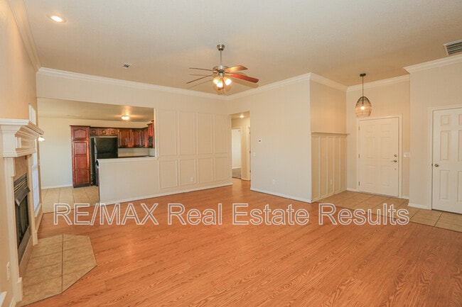 Building Photo - 1592 Hutchinson St