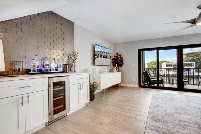 Building Photo - 210 Captains Walk