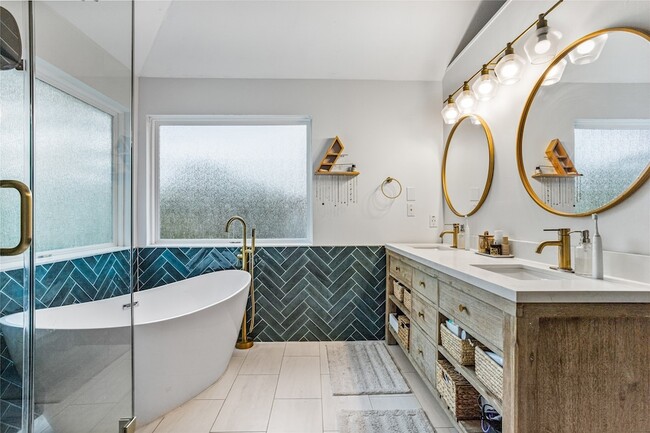 Building Photo - 5325 Cambridge Ct