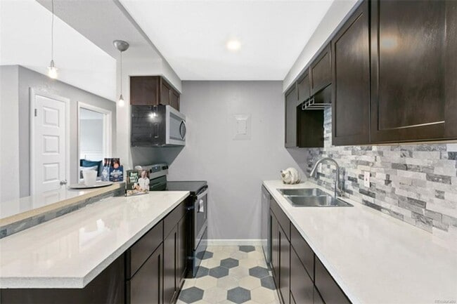 Building Photo - Remarkable 1 bedroom Condo in Governors Park
