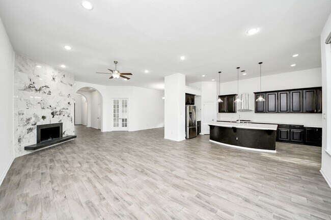 Building Photo - 10910 Wardrop Pl