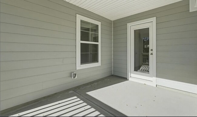 Building Photo - Modern Living in Greenville's Historic West End
