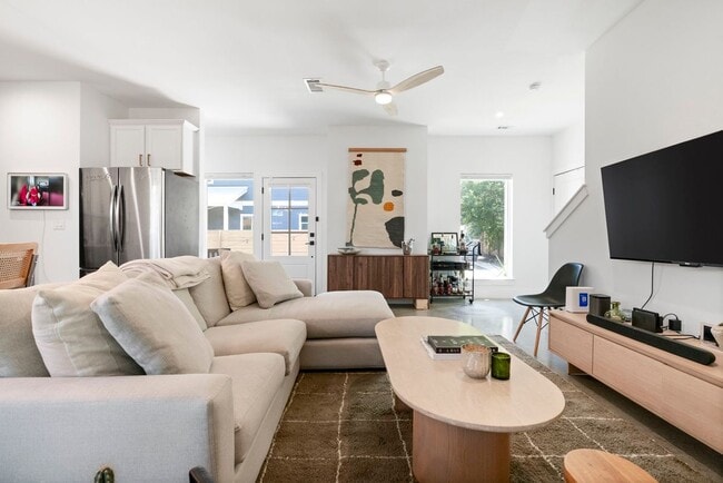 Building Photo - 1102 1/2 Tillery Street, Unit 2