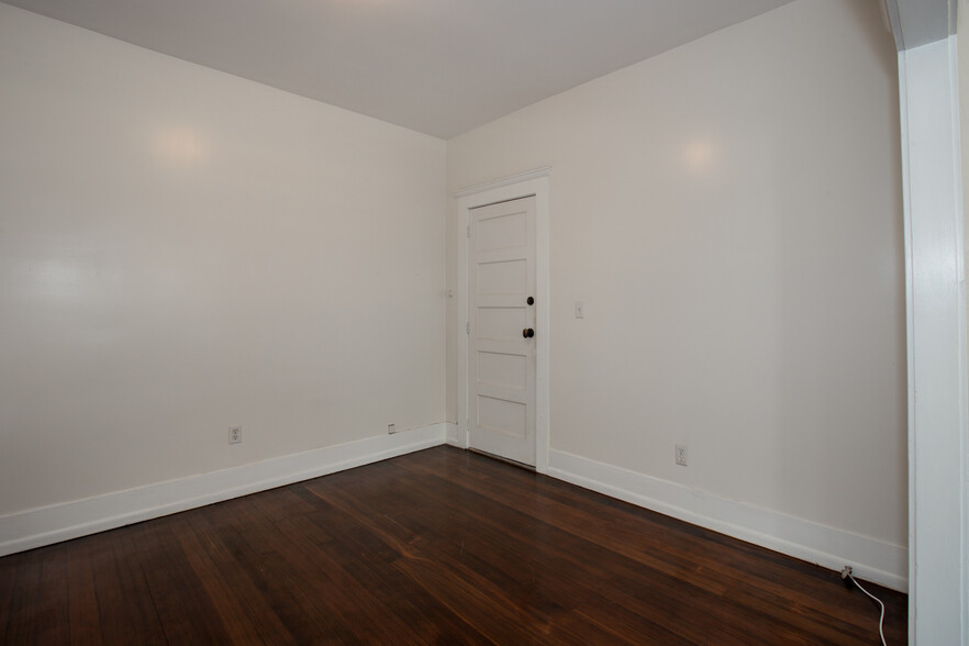 Entry to apartment - 201 Pacific St