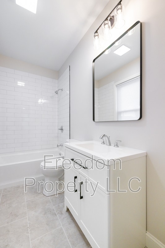 Building Photo - 120 Whiting St