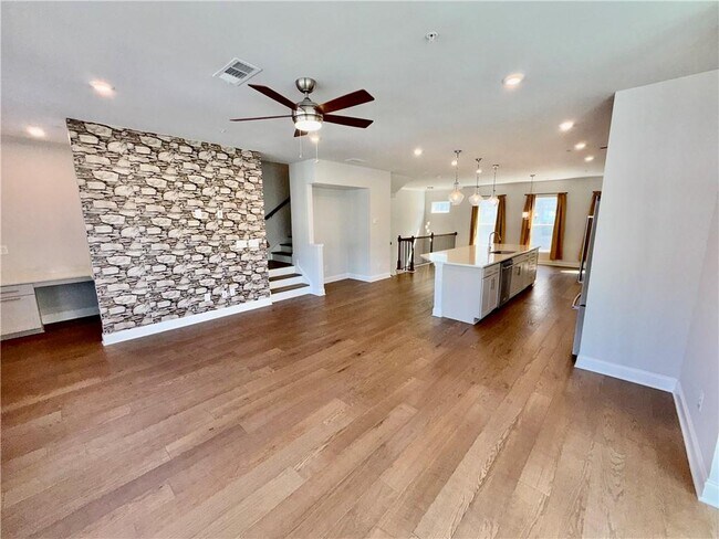 Building Photo - 361 Watson Ave