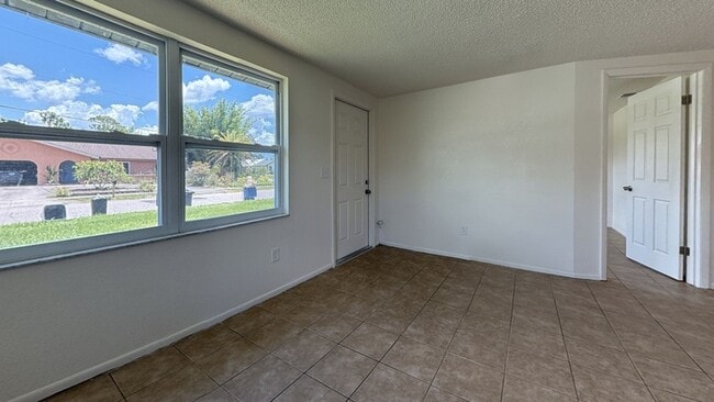 Building Photo - 7059 Brentford Rd
