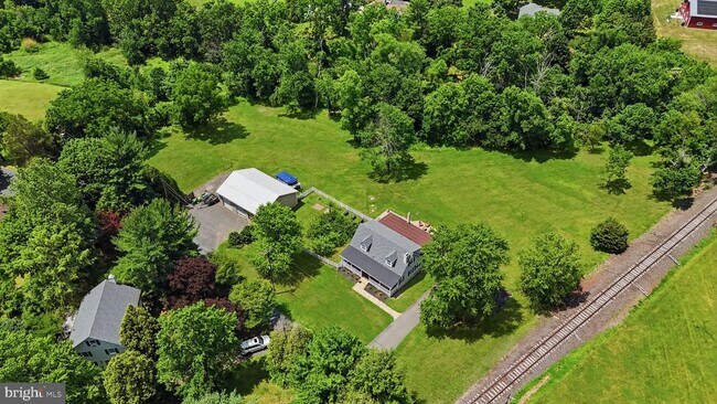 Building Photo - 1682 Creek Rd