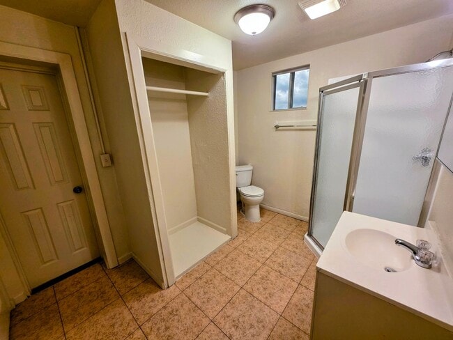 Building Photo - Spacious 4-bedroom, 2-bath house in San Bernardino near Del Rosa & Lynwood.
